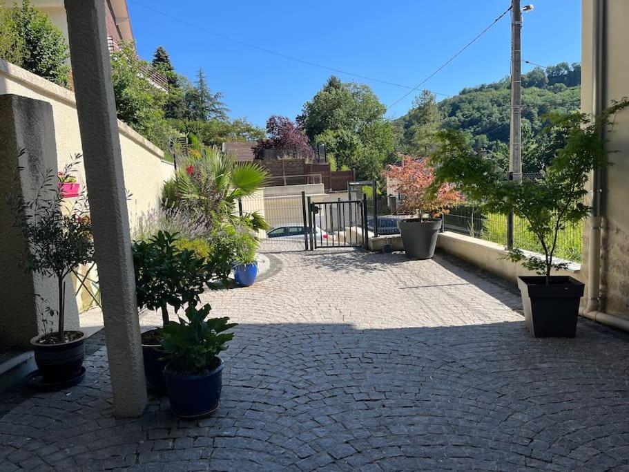 Charmant Appartement En Pierres Bourgoin-Jallieu Extérieur photo