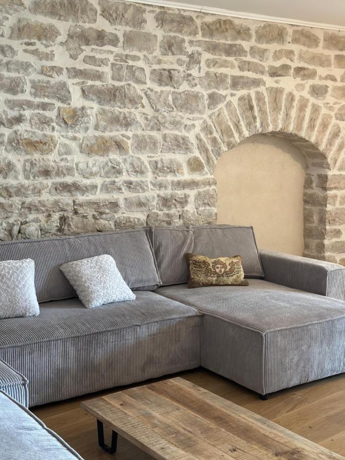 Charmant Appartement En Pierres Bourgoin-Jallieu Extérieur photo